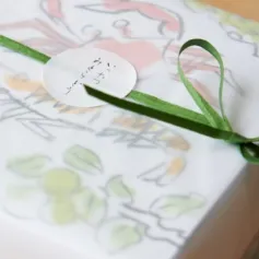 ラッピングされた手土産