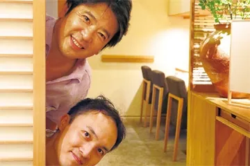 社員の方が飛びから顔を出してのぞいている