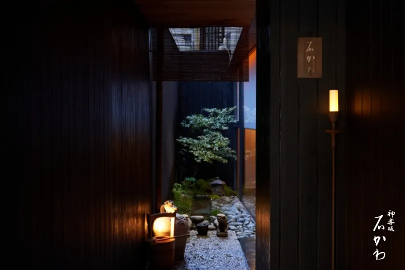 神楽坂 石かわの入り口
